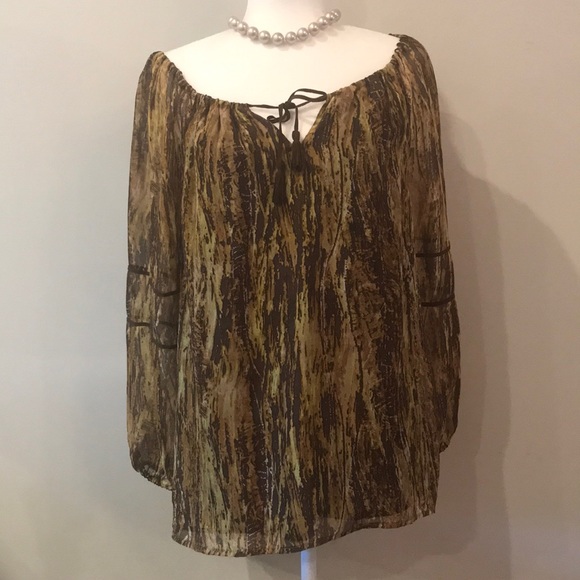 Hundred percent silk blouse perfect for summer. - Picture 2 of 7